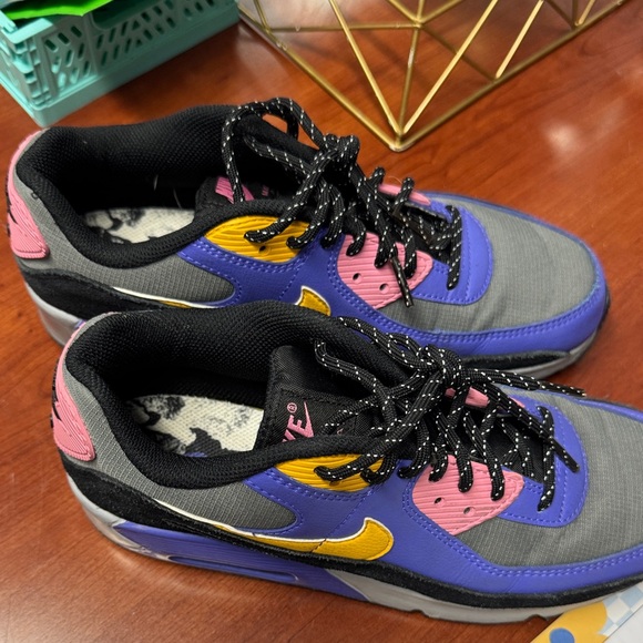 Nike sneakers 7 youth // 082808 - Picture 1 of 3